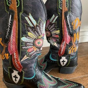 Arita sugar skull embroidered cowgirl boots